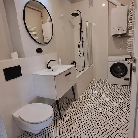 Czasem Morze, Czasem شقة *